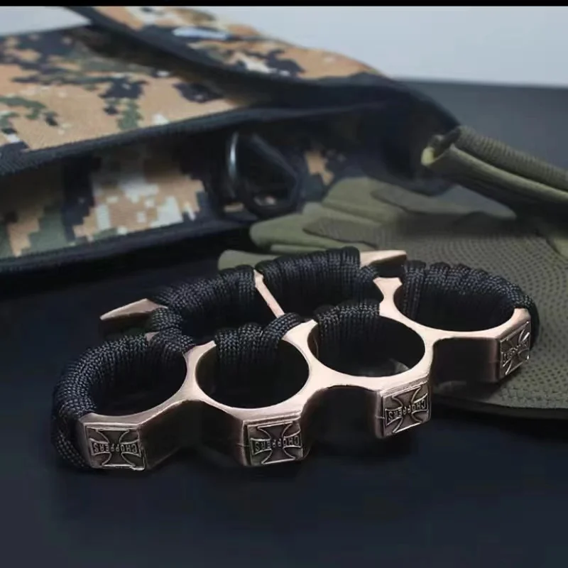 

Self-defense wolf Brass knuckles finger jab vehicle mounted escape device ring ring thickened hand brace fist buckle
