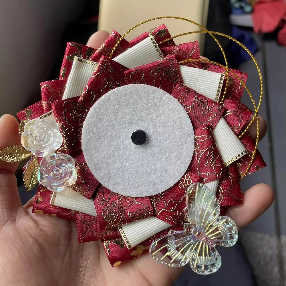 

Держатель для бейджа из пластика и плюша