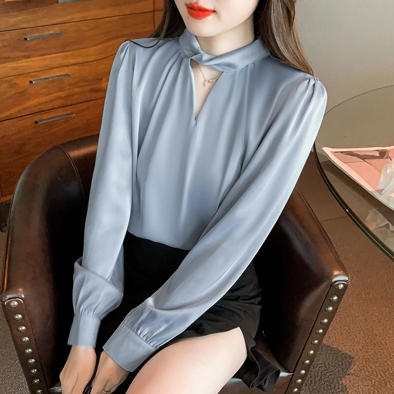 Рисунок 4 - Женская шелковая блузка с ленточным воротником