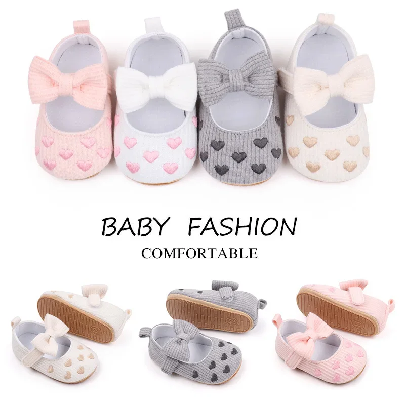 Классические туфли с вышивкой для маленьких девочек