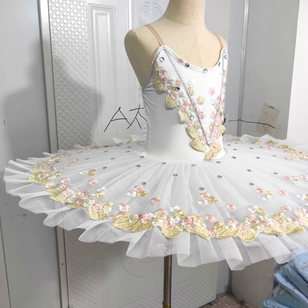 Профессиональные Балетные костюмы с белой юбкой