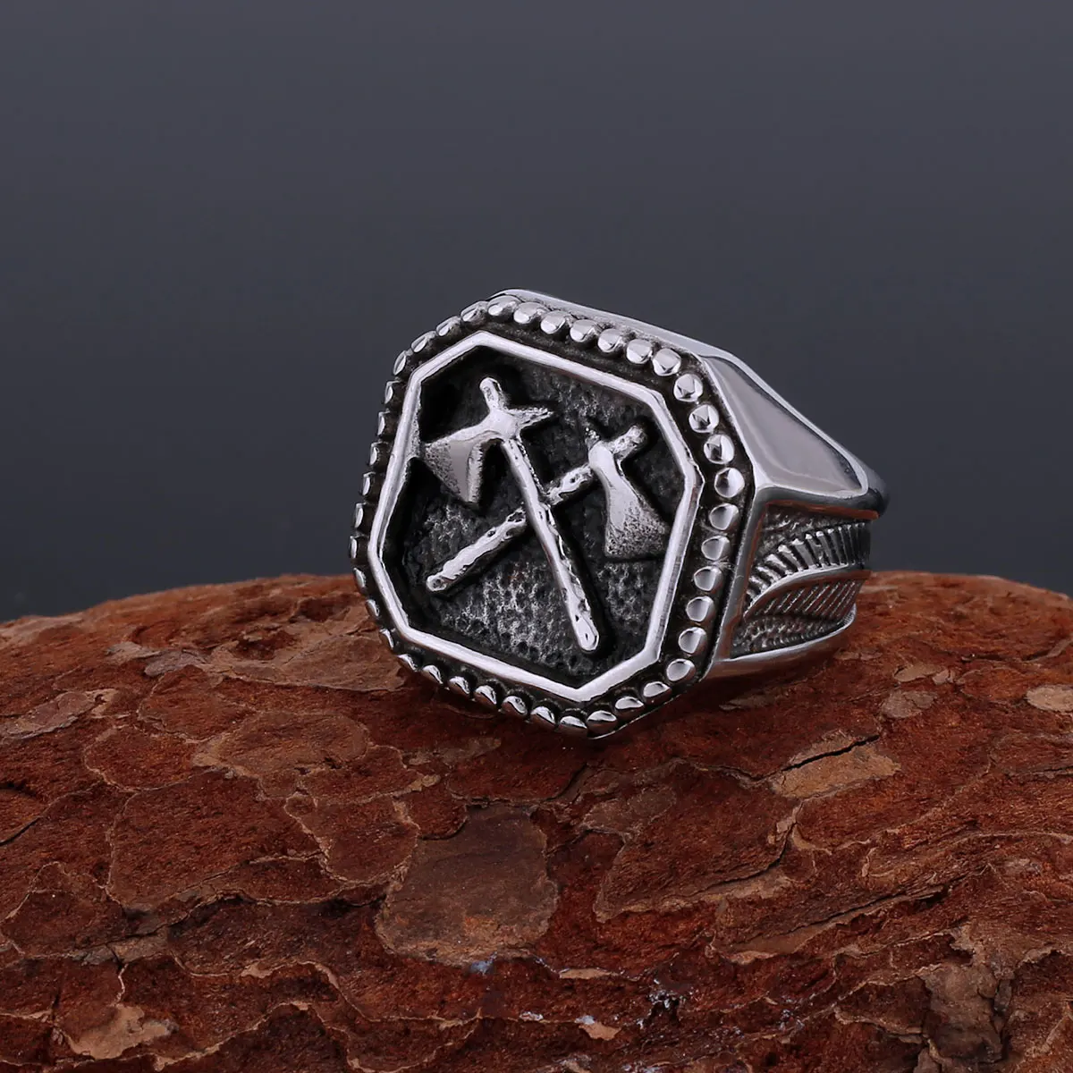 

Never Fade Viking Weapon Axe Ring Nordic Men's Personality Amulet Ring Jewelry Gift Teen Motorcycle Party Special Gift