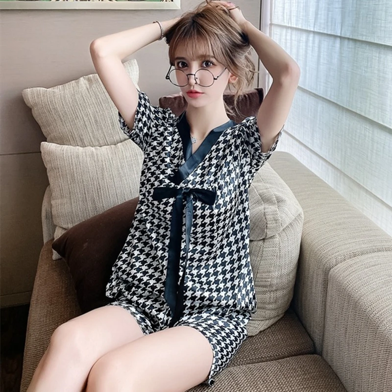 

Ice Silk Pajamas Women's Summer Silk Short-sleeved Shorts V-neck Two-piece Korean Version Trend Women's Sexy Luxury Home Wear