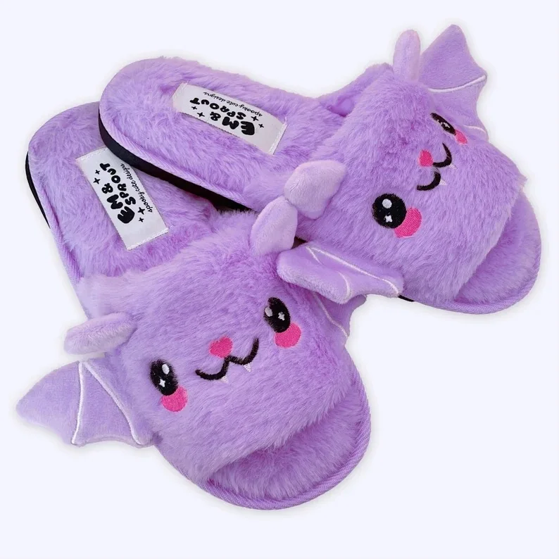 

New Bat Slippers Women Plush Shoes Lightweight cartoon Home Silent Fuzzy Slipper Men Flip Flops Kid Adults Flat Slides 2024