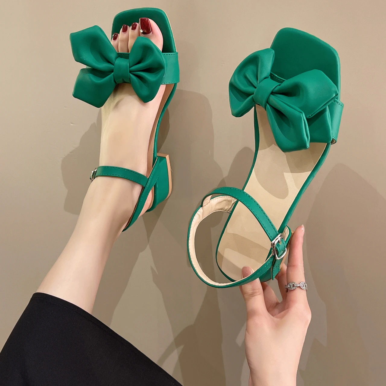 

2022 Sandals Ladies Shoes Summer Clear Heels Buckle Strap Suit Female Beige New Fashion High Girls Bow Block Comfort Black