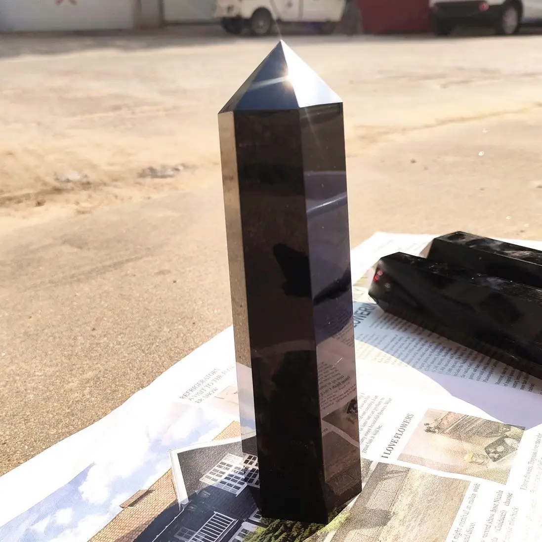 

1 шт., натуральные большие черные кристаллы обсидиана