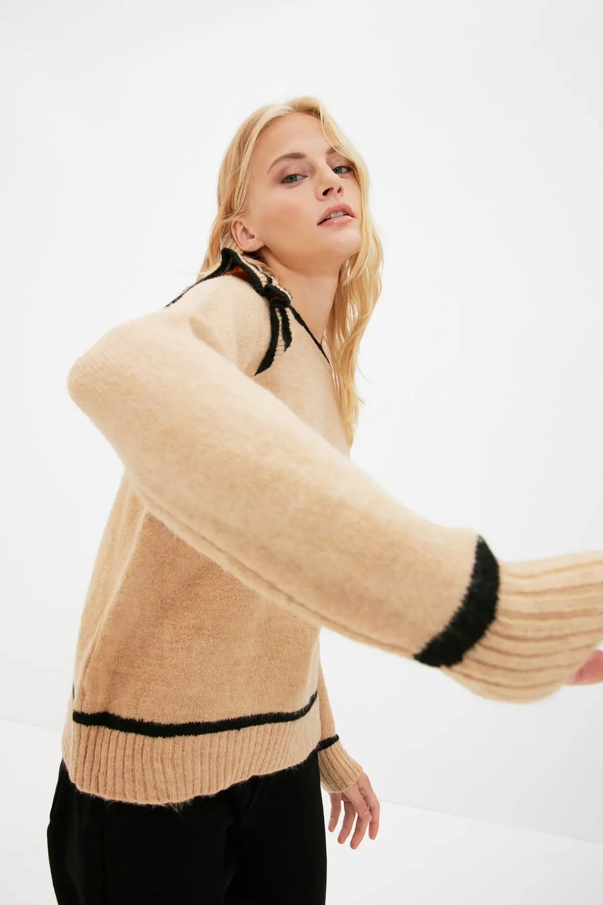 

Camel Shoulder Detail Knitwear Sweater