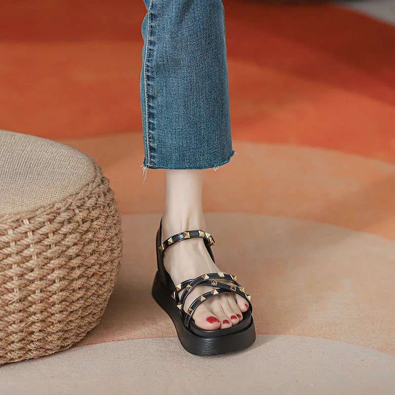 Luxury Designer Sandals Women Summer New Rivet Platform Gladiator Shoes Soft Sole Black Female Chunky Sandals Beach Casual Flats