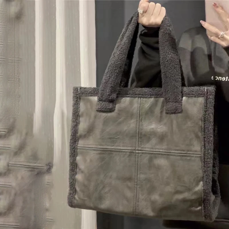 Autumn and Winter Bag Women 2023 New Small and Large Capacity One Shoulder Handheld Wool Bag Versatile Lamb Plush Tote Bag Bags