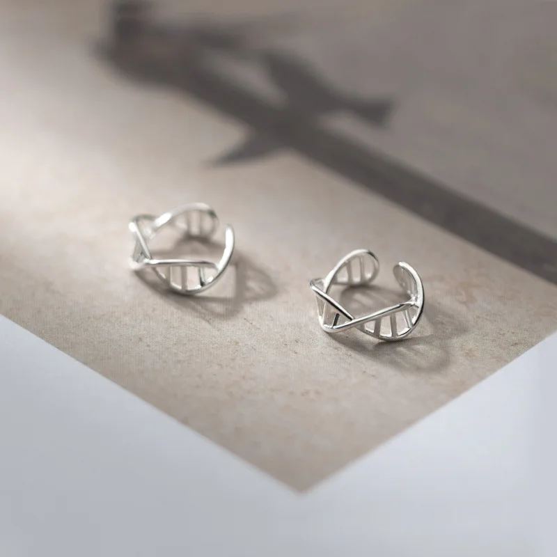 

Personalized Wave Hollow Line Ear ClipinsTrendy Non-Piercing Earrings Men's and Women's Ear Studs