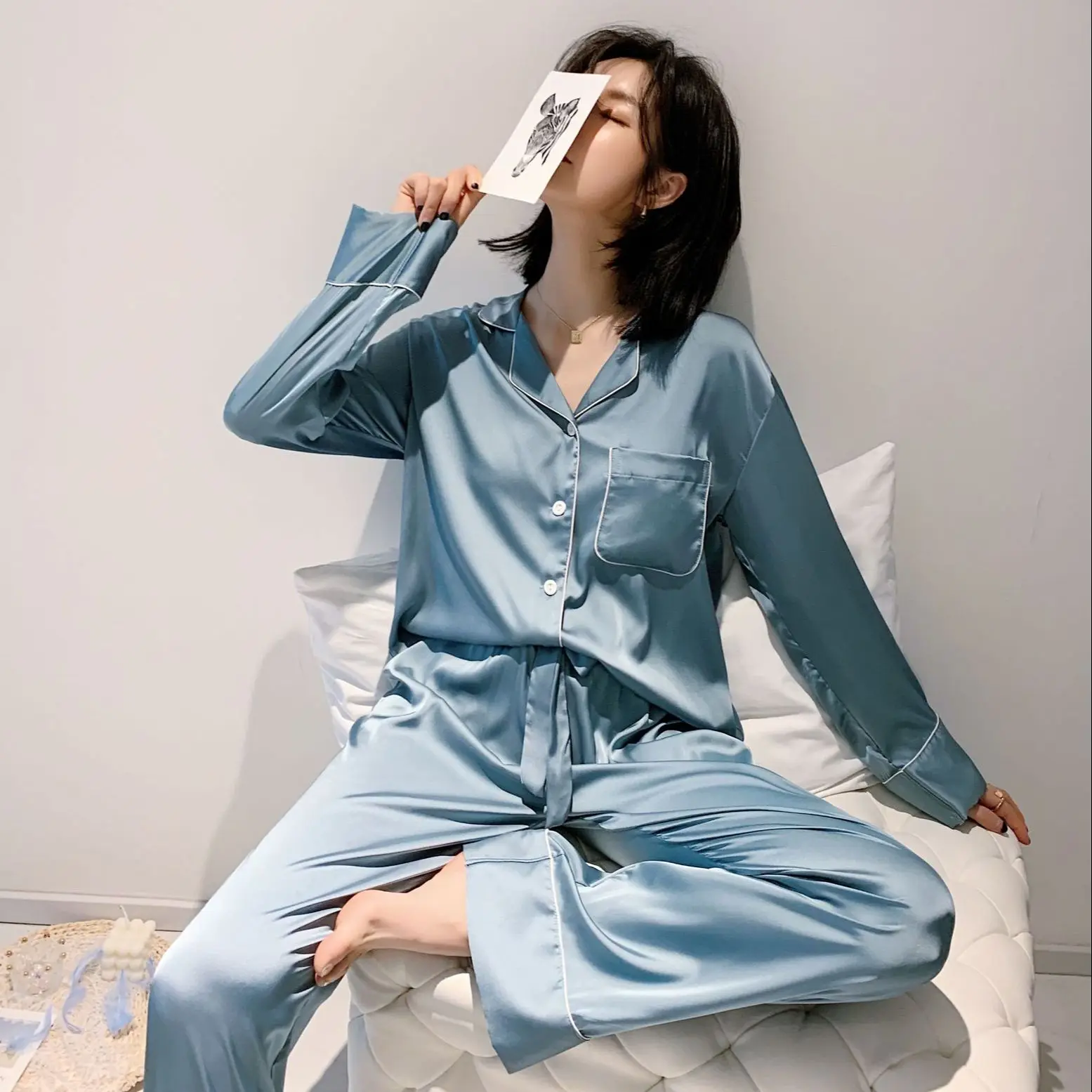 

2022 Spring Summer Fashion Women's Casual Sleepwear Nightgow Silk Loose Grace Pajamas Set With Pants