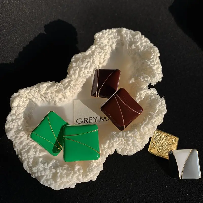 

CE Green Drop Glaze Enamel Earrings Elegant Metal Earrings Gold Plated