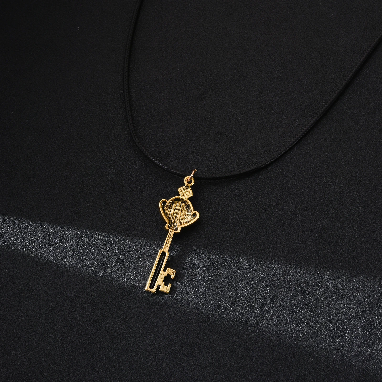 The Owl Classic House Necklace Portal Key Bronze Plated Metal Pendant for Cartoon Fans Cosplay Party Jewelry Gift