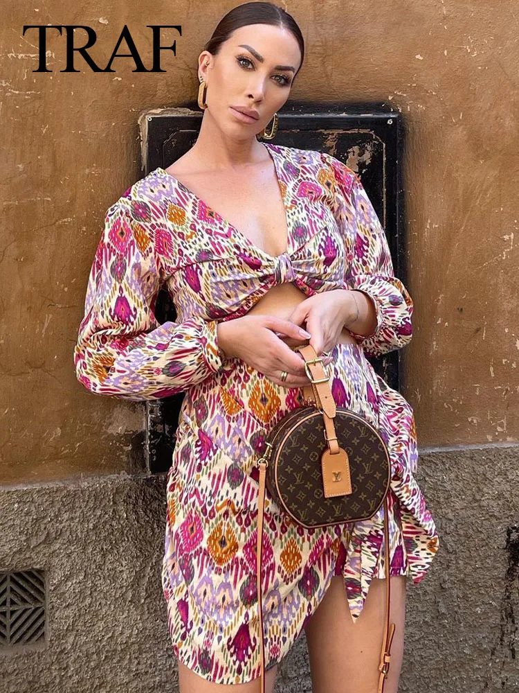 

Женский пляжный комплект из двух предметов, Топ с длинным рукавом и V-образным вырезом и шорты с бантом