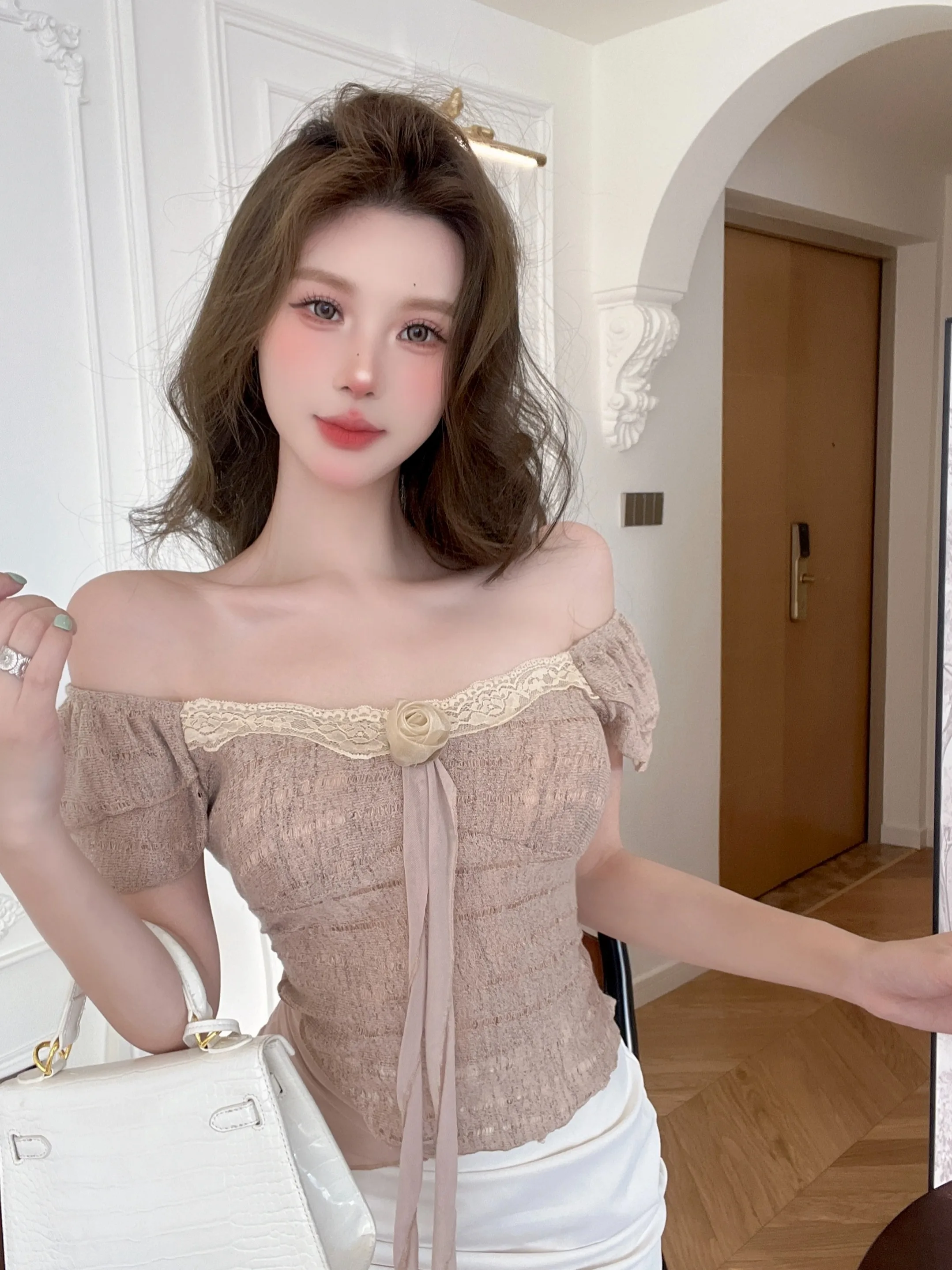 Кружевная блузка с французским вырезом и цветочным принтом женская летняя милая