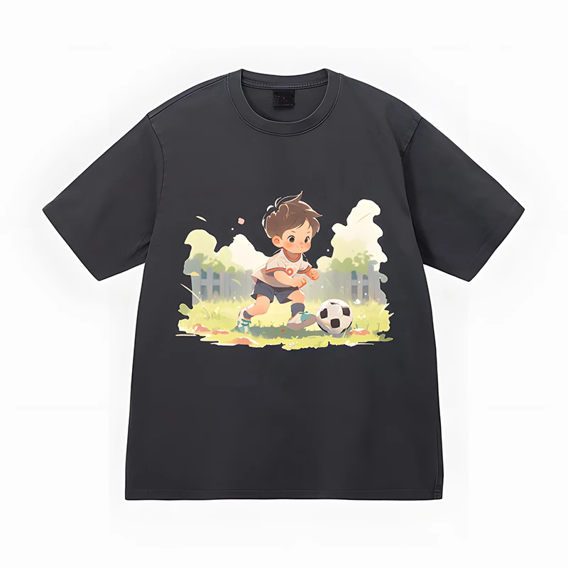 

Men's and women's pure cotton sport-themed A little boy playing football loose-fitting versatile couple's T-shirt