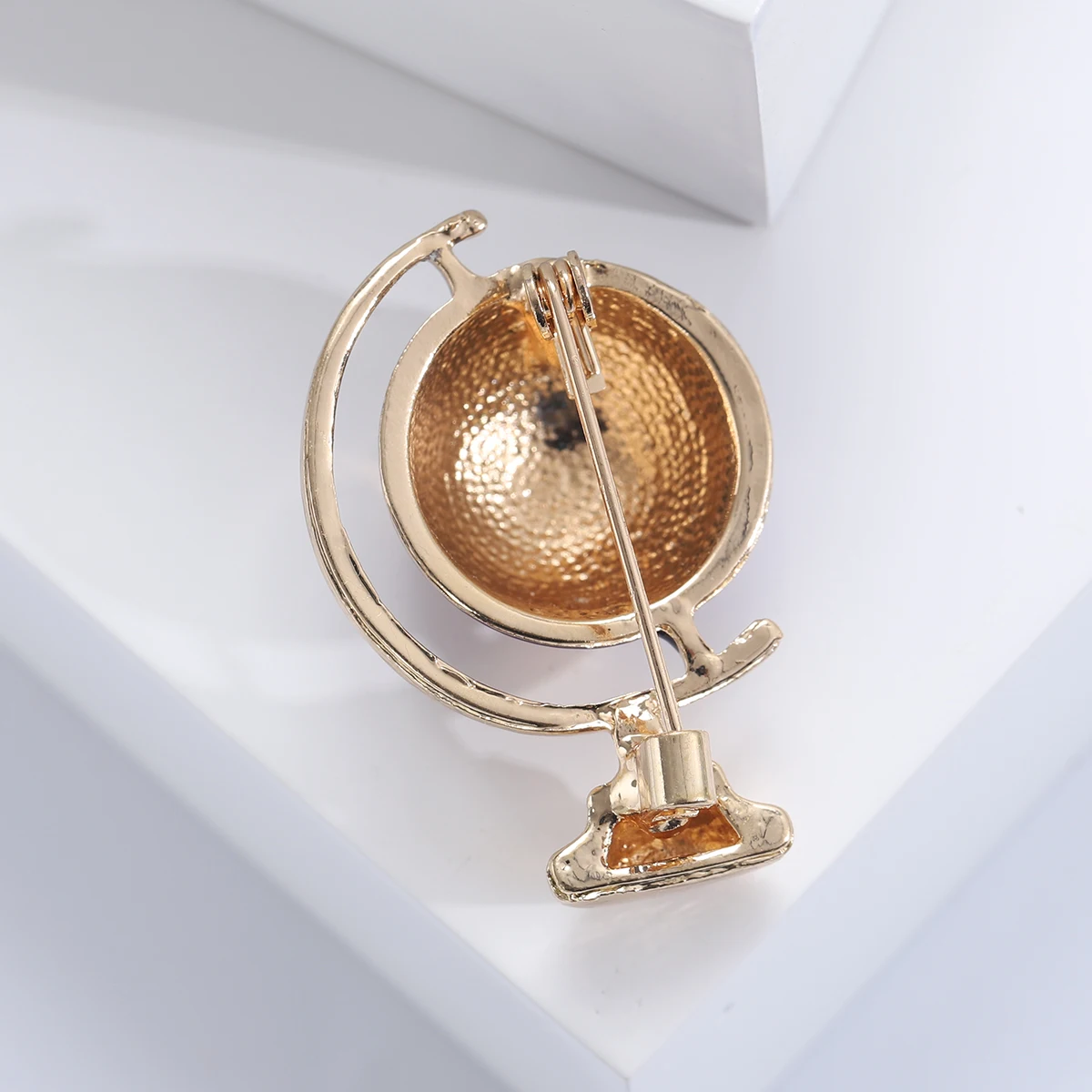 Эмалированные броши в виде глобуса цвет ассортименте