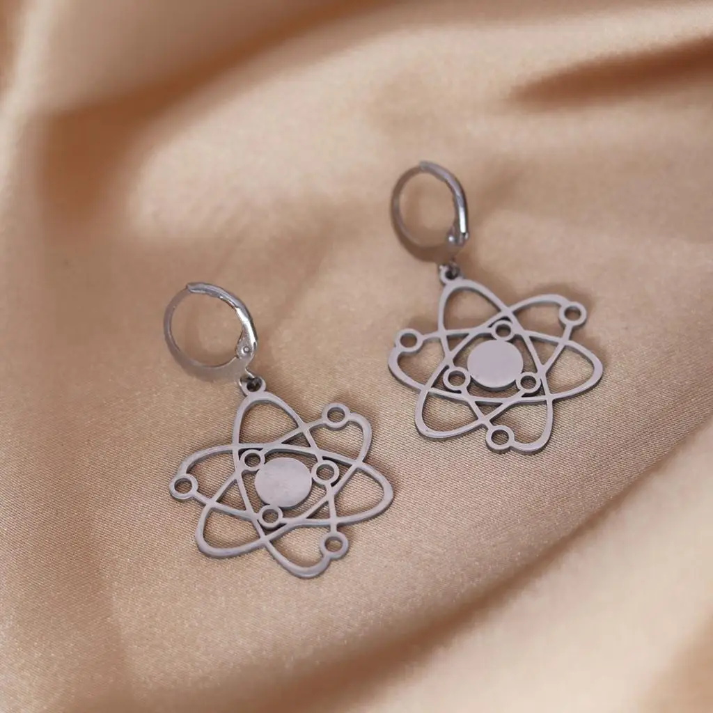 Женские серьги-кольца с Atom и углеродом