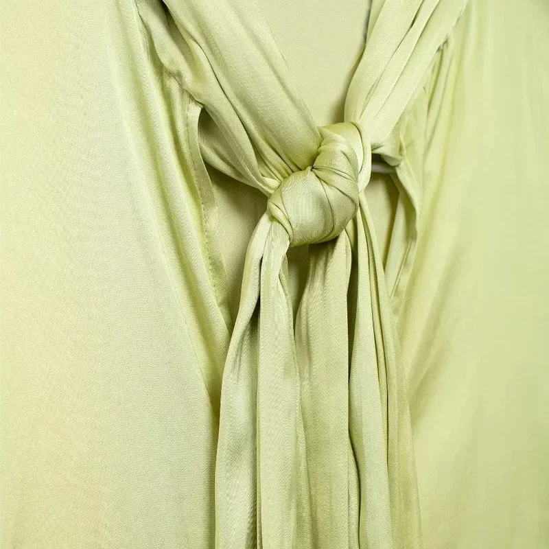 Блузка женская плиссированная с длинным рукавом зеленая бабочками