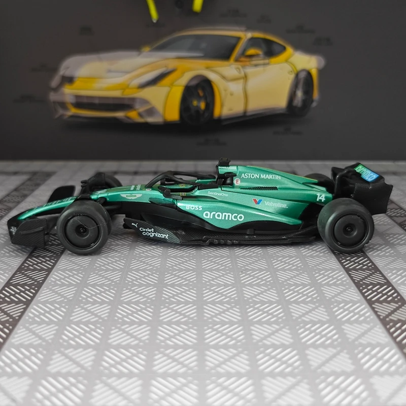 Фото Симулятор гонок Формулы-1 Aston Martin в масштабе 1:32 #   Модель автомобиля из сплава 14-го класса, подходит для коллекции и может быть подарен другу. №2