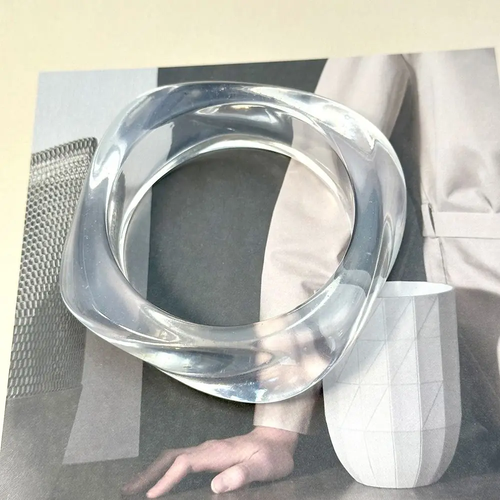 Дизайн меньшинств блестящий акриловый браслет волнистый преувеличенный