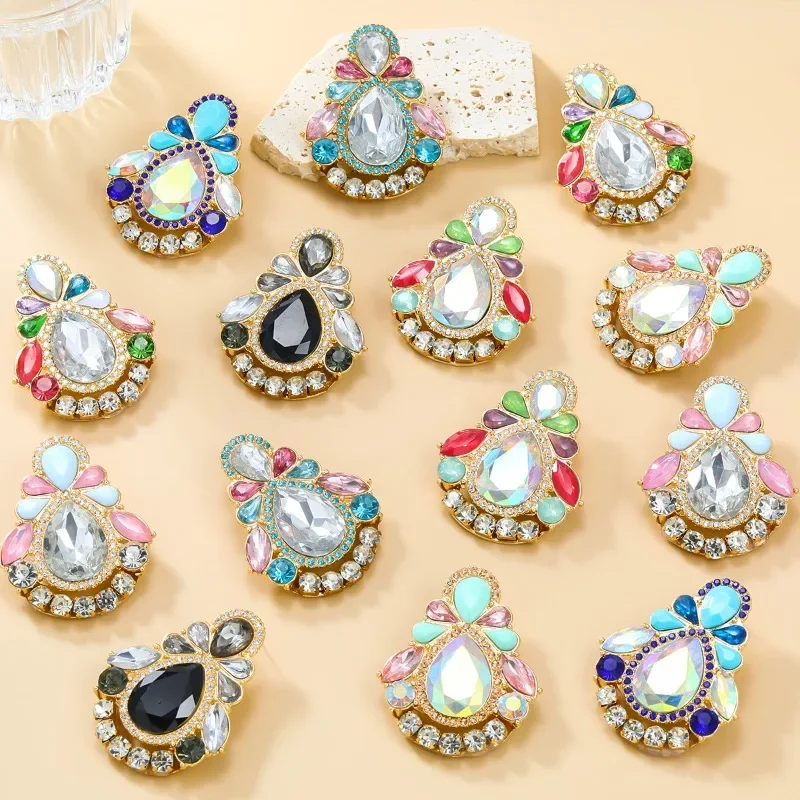 Женские серьги-гвоздики в стиле ретро