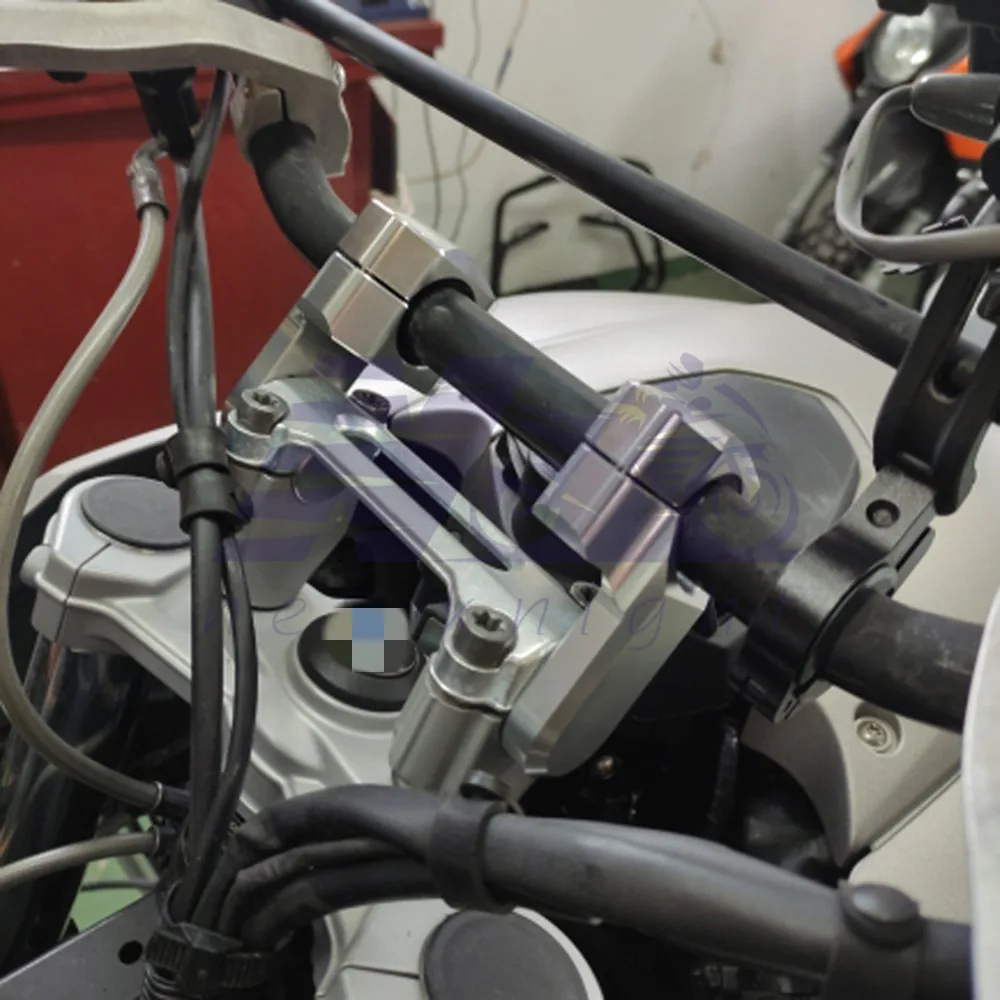 

Motorcycle 28mm 1-1/8" Pivoting CNC Aluminum Handlebar Riser Bar Clamps For KTM 690 990 Adventure T-riumph Tiger 800 1200XT1200Z