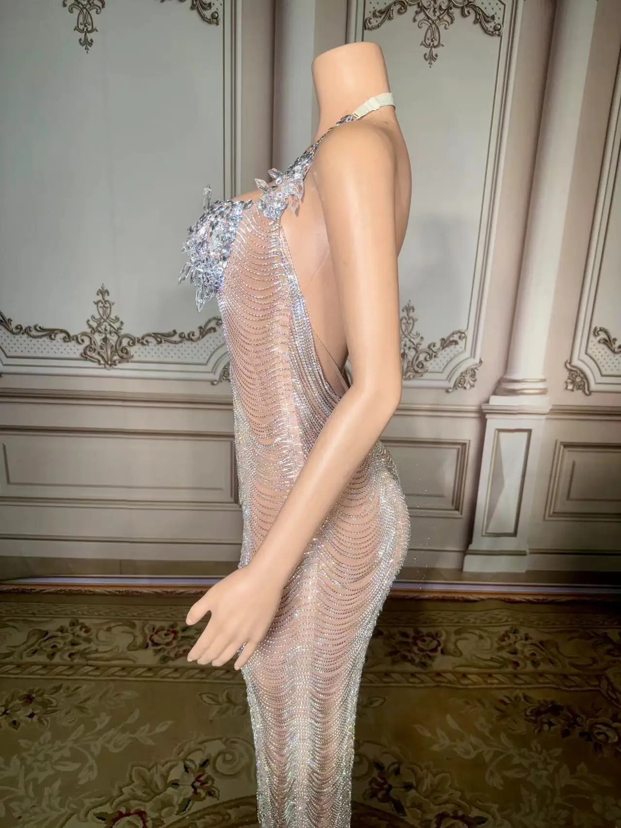 Длинное прозрачное Серебряное платье с кристаллами