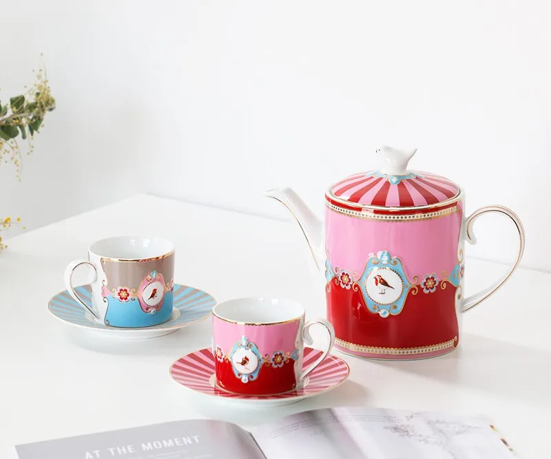 

Embossed red powder teapot