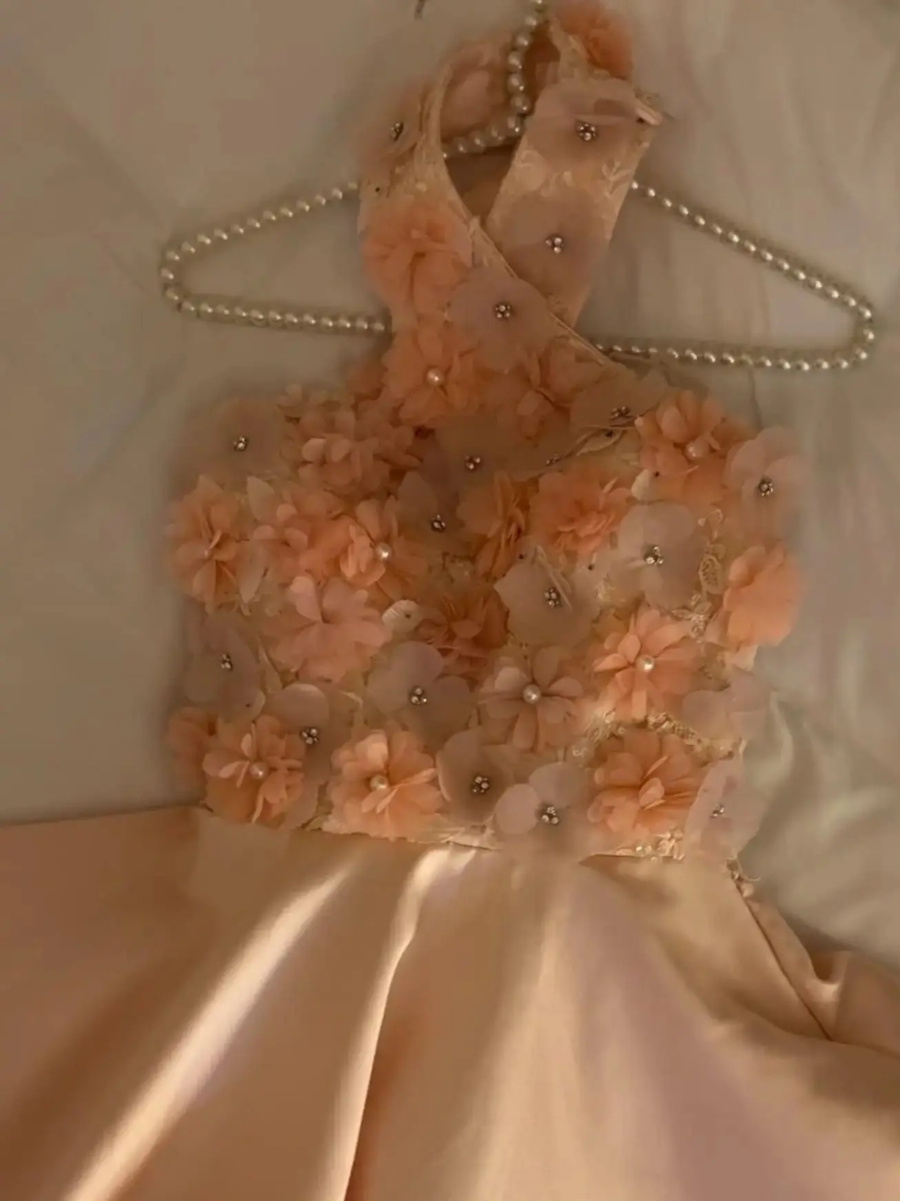 Женское атласное платье с лямкой на шее ТРАПЕЦИЕВИДНОЕ для выпускного вечера