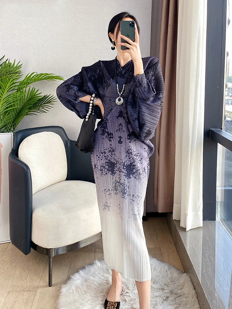 

Miyake Pleated Women Dress Gradient Print Batwing Sleeve Elegant One Step V Neck Dresses Casual Style 2022 Summer Fashion