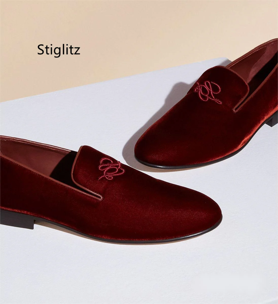 Slip On Flat Loafers Shoes Velvet Men Casual Shoes New Luxury Designer Fashion Concise Black Red Party Wedding Shoes Footwear