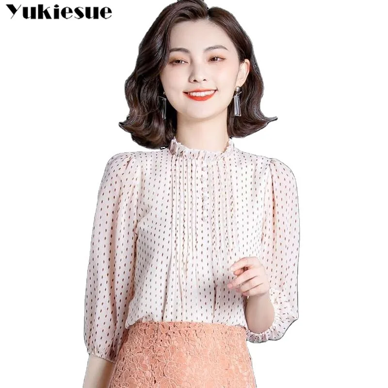 Женская шифоновая блузка в горошек с круглым вырезом |