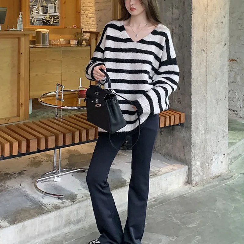 Осень/зима новый черно-белый полосатый вязаный свитер с v-образным вырезом