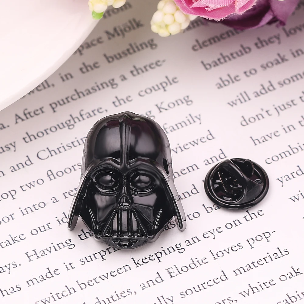 Металлическая брошь в виде шлема Дарта Вейдера из фильма Звездные войны - купить
