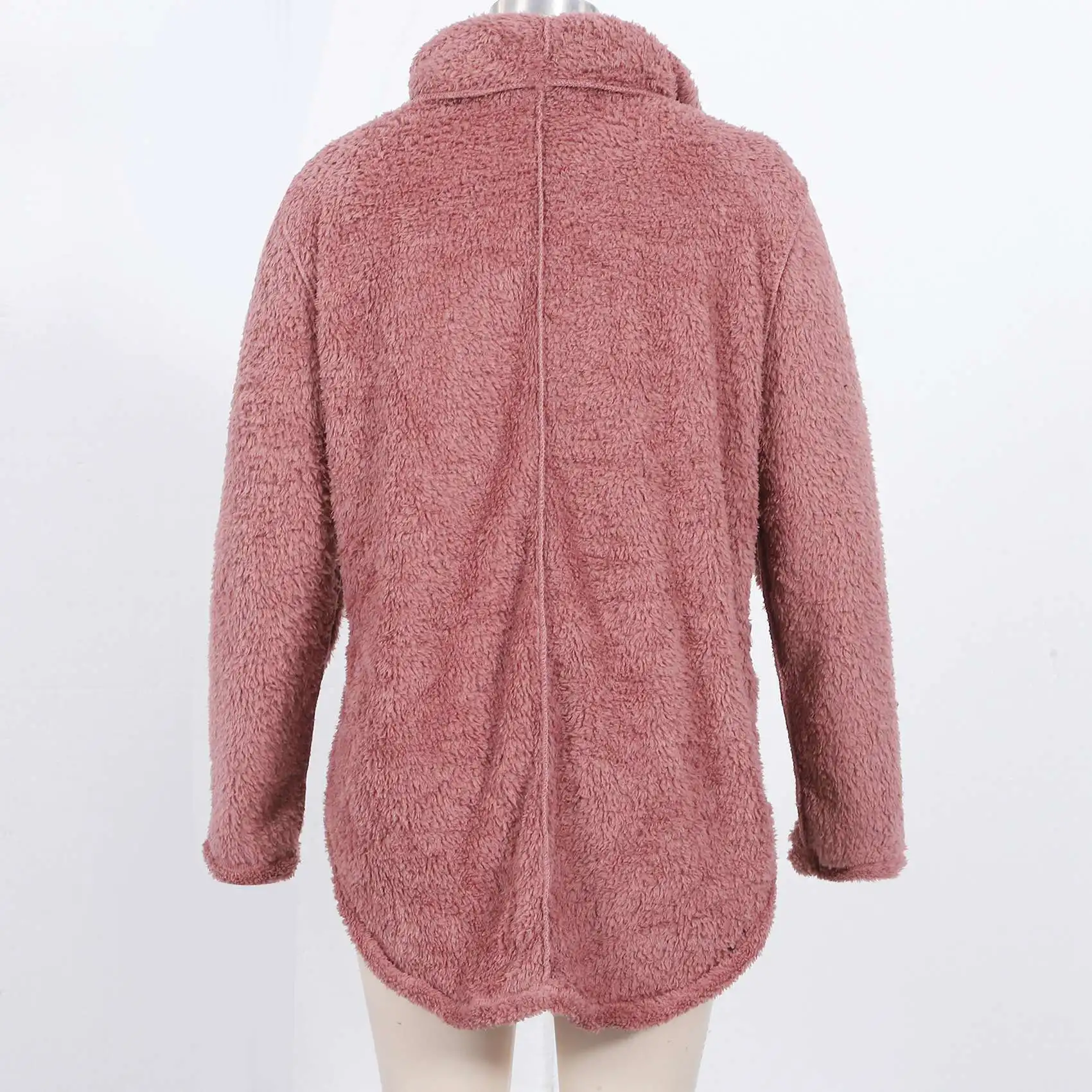 Рисунок 4 - Женское пальто большого размера на пуговицах