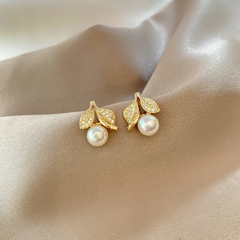 

Simple and Small Pearl Earrings Women's Fashion Leaf Zircon Earrings Light Luxury Forest Series All-match Earrings Stud Earrings