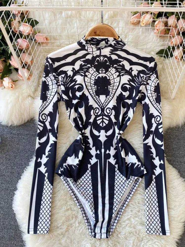 

Женский облегающий боди с воротником-стойкой, длинным рукавом и цветочным принтом