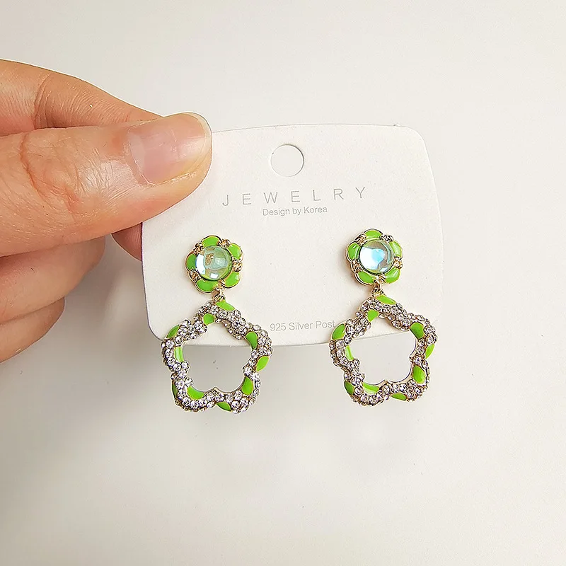 

Sweet Lace Hollowed Out Pentagon Flower Earrings Light Luxury Diamond Inlaid Geometric Fashion Earrings Earrings Female