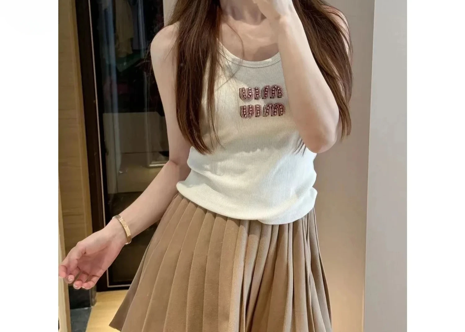 Новый модный жилет M 2025. Элегантный и повседневный. Отличное качество. Известный