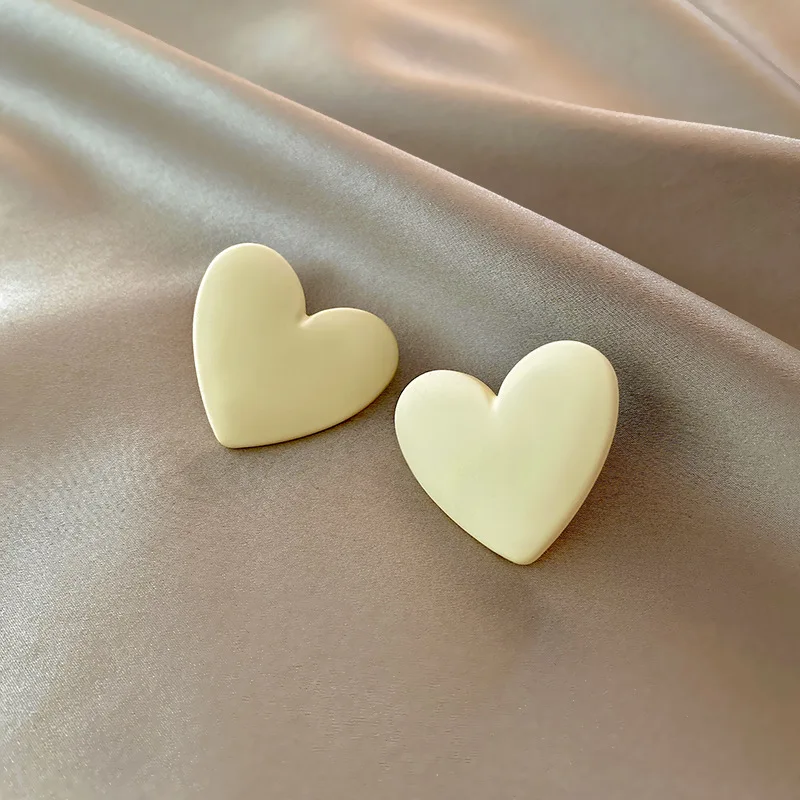 

S925 Silver Needle Korea Drip Oil White Love Earrings Female Retro Super Fairy Personality Sweet Earrings Cold Wind Earrings