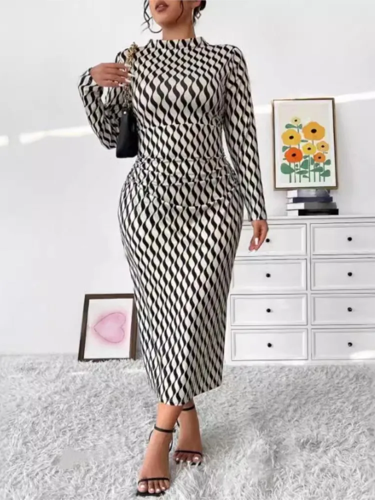 Женское длинное платье в полоску с длинным рукавом и воротником-стойкой