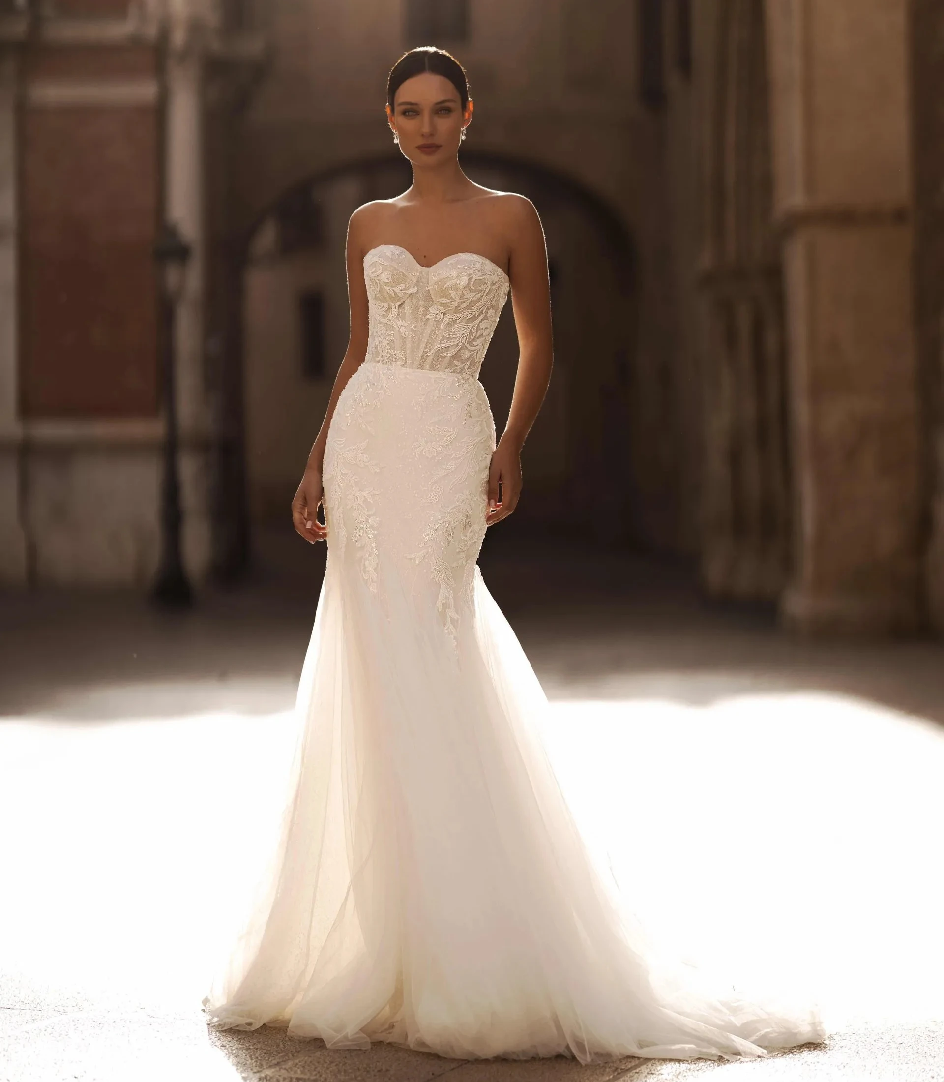 

Elegant Beach Mermaid Women Wedding Dresses Sweetheart Appiqued Bridal Gowns with Long Train Charming Sleeveless Robes de Mariee