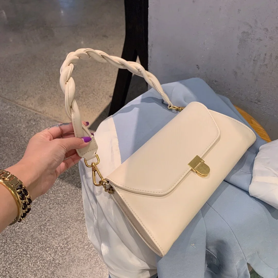 

Coat Looks Beautiful Underarm Bag Unique Shoulder Strap Small Square Bag Temperament Chain Single Shoulder Crossbody Women's Bag