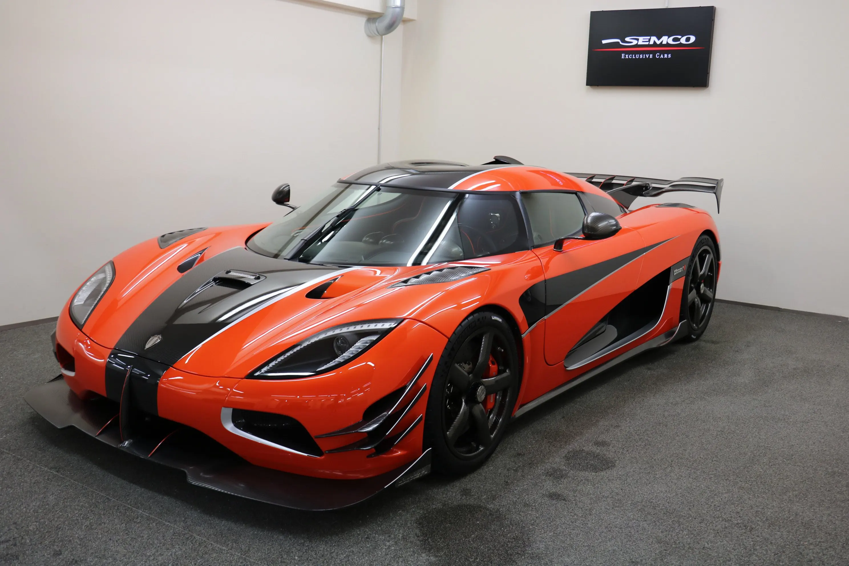 Купить спортивный автомобиль. Кенигсегг АГЕРА. Koenigsegg Agera RS. Кенигсегг АГЕРА финал. Koenigsegg АГЕРА RS.