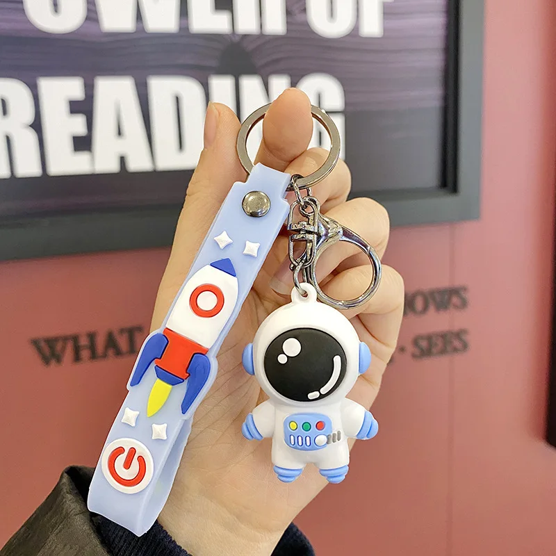 Брелок космонавт MINISO