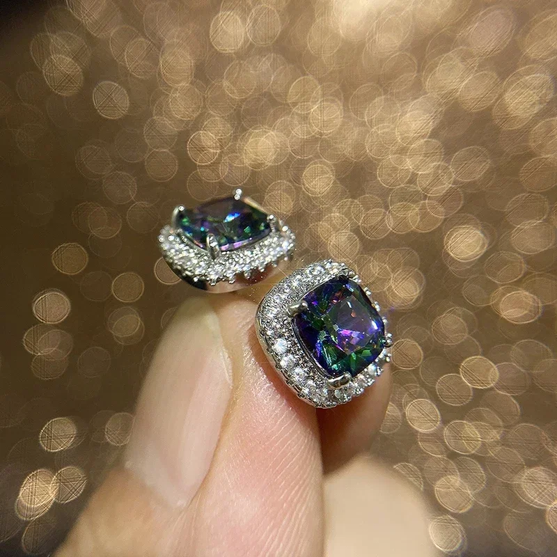 Роскошные женские серьги-гвоздики с фианитами серебряного цвета модные