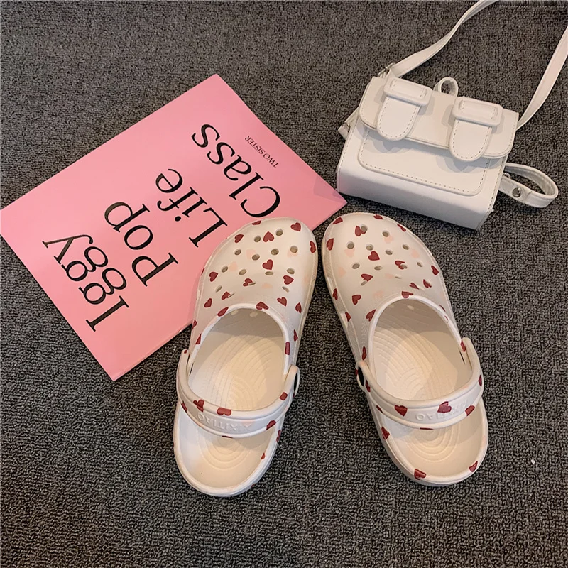 Summer Graffiti Cute Lazy Garden Shoes Women Student Campus Thick Slides EVA Quality Heart-Shaped Lady Outdoors Beach Slippers