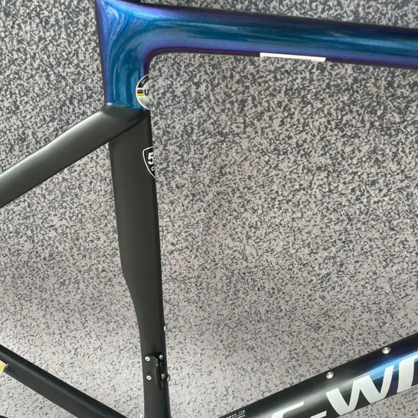 

SL7 New Carbon Fiber Frame Blue Chameleon Road Bike Frame Racing Frameset Bicycle Frame With Handlebar Light Frame Made In China