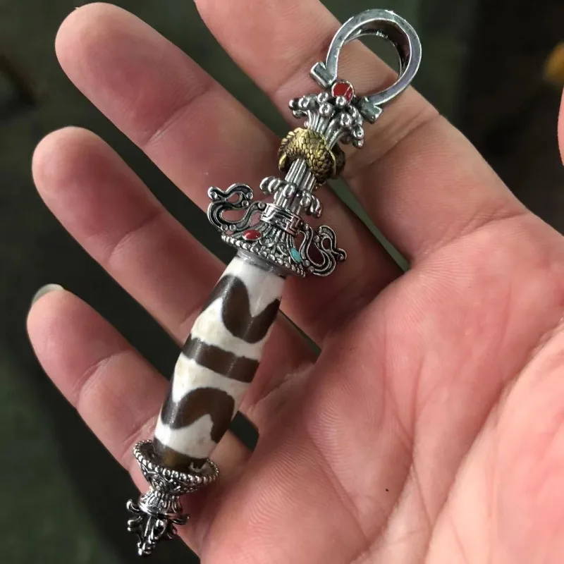 Искусственная подвеска в виде тигра